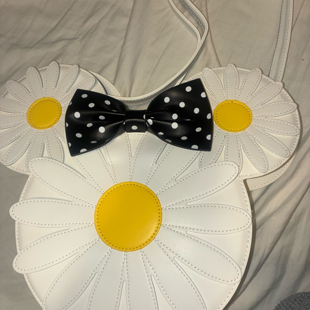 Loungefly White and Yellow Daisy Bow Bag